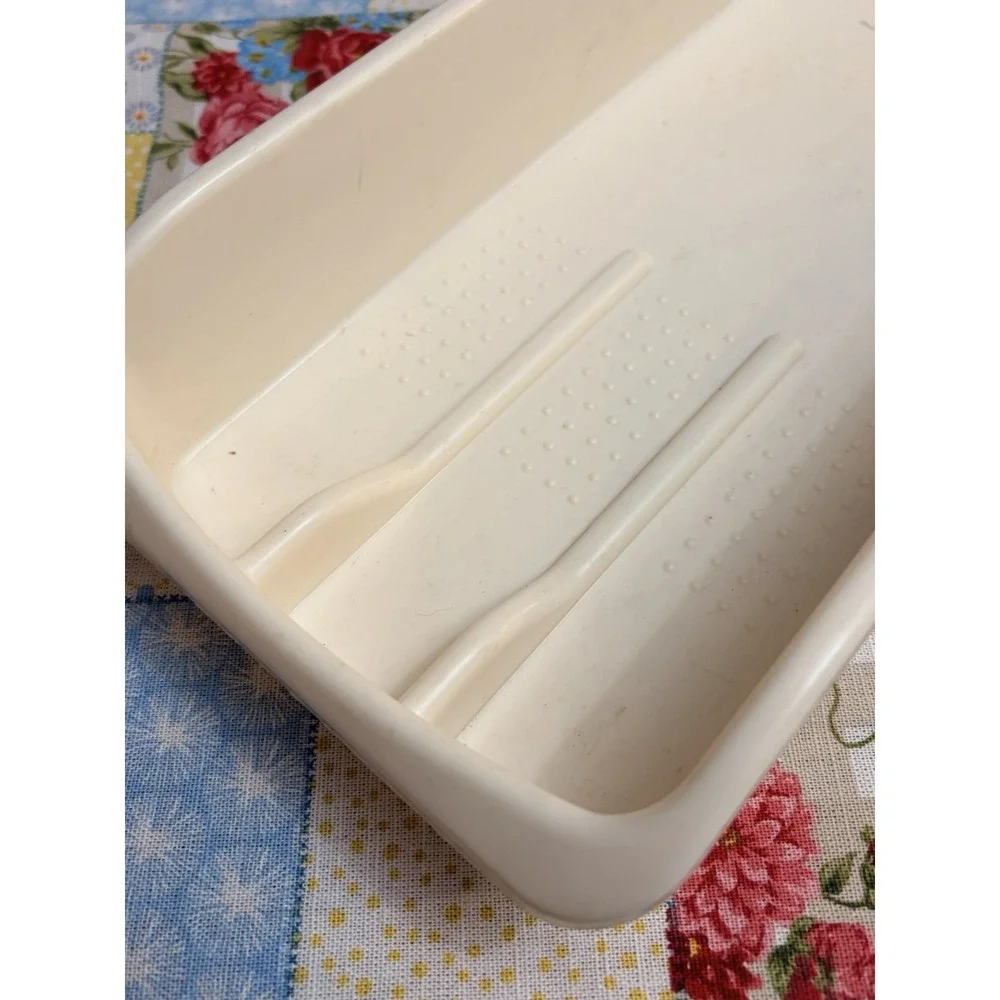 Rubbermaid 294a almond